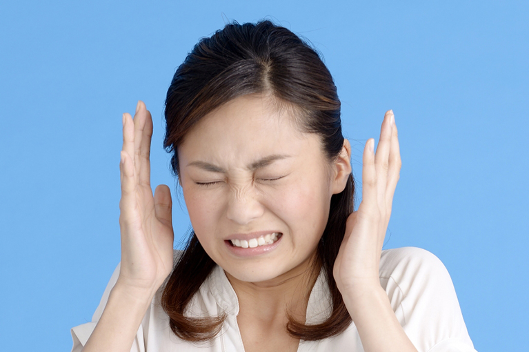 奥 ズキン の 痛い 耳 が 耳の後ろが痛い：医師が考える原因と対処法｜症状辞典