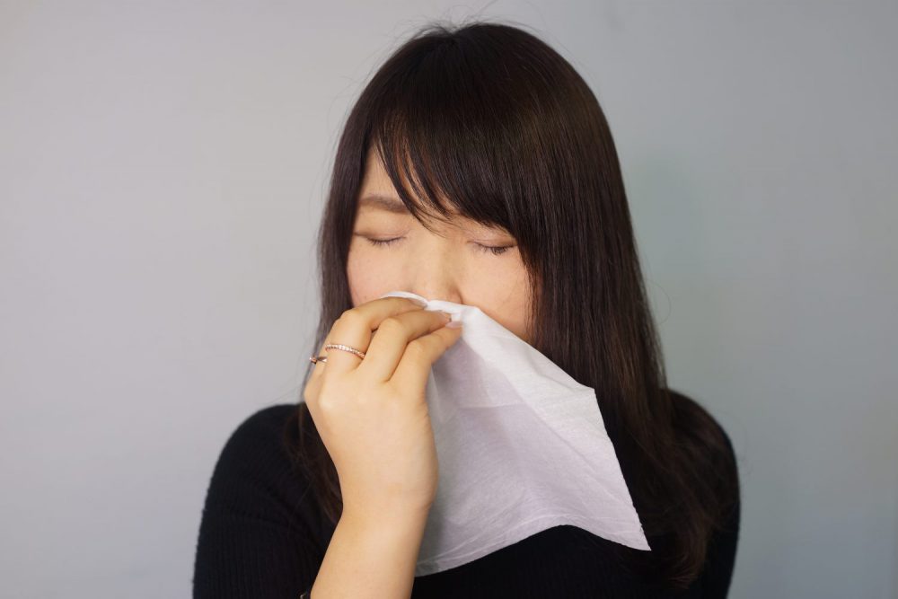 アレルギー性鼻炎(花粉症)でくしゃみが止まらない人
